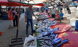 Afyon'da vatandaşlar balık tezgahlarına akın etti