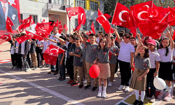 Afyon'da  yeni eğitim binlerce öğrenci ile dönemi başladı