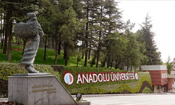 Anadolu Üniversitesi’nde ilk ders 'Hukuk Devleti ve Adalet'