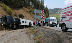 Burdur'da yolcu otobüsü şarampole devrildi: Yaralılar var