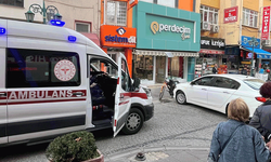 Eskişehir’de hastaya yetişmeye çalışan ambulans park edilen araca takıldı