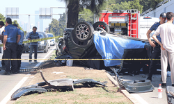 İzmir'de can pazarı: Araç kavşaktan düştü, 3 ölü 2 yaralı