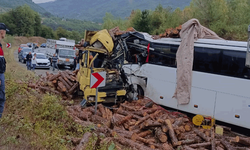 Zonguldak'ta kamyon ile otobüs çarpıştı: 2 ölü 21 yaralı