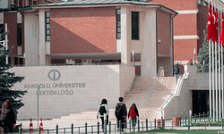 Anadolu Üniversitesi 12 alanda Türkiye’de zirveye tırmanıyor