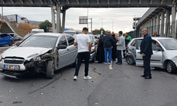 İstanbul'da  4 aracın karıştığı zincirleme kaza: 1 yaralı