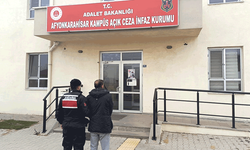 Afyon'da aranan zehir taciri jandarmadan kaçamadı