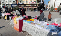 Afyon'da emekçi kadınlar pazarına yoğun ilgi