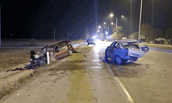 Afyon'da otomobillerin çarpıştığı kazada 5 kişi yaralandı