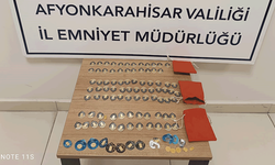 Afyon'da sahte altın satmaya çalışan şahıslar polisten kaçamadı