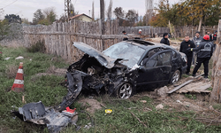 Amasya'da trafik levhalarına çarparak takla atan otomobilde 4 kişi yaralandı