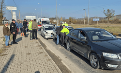 Bartın'da 4 araç birbirine girdi: 3 yaralı