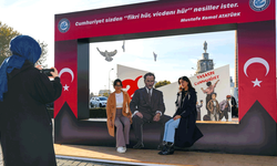 Eskişehir Ulus Meydanı'ndaki Atatürk maketi ilgi odağı oldu