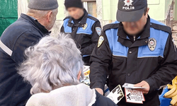 Eskişehir'de polisler vatandaşları hırsızlık ve dolandırıcılık olaylarına ilişkin bilgilendirdi