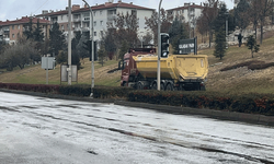 Eskişehir'de taş yüklü kamyon trafiği tehlikeye soktu