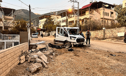 Hatay'da freni patlayan araç ortalığı savaş alanına çevirdi