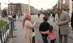 İstanbul'da ailesini kaybeden çocuğu polisler buldu