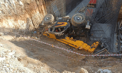 Adıyaman'da iş makinesi devrildi