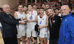 Eskişehir'de basketbol finalinde Başkan Kurt taraftarın gözdesi oldu