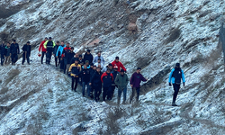 Hakkari'de genç dağcı dengesini kaybederek yüksekten düştü: Hayatını kaybetti