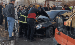 Hakkari'de iki otomobil kafa kafaya çarpıştı: 2 yaralı