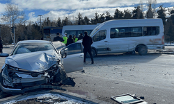 Erzurum'da feci kaza: Servis aracı ile çarpıştı! 6 yaralı