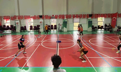 Farklı kültürler badminton sahasında buluştu