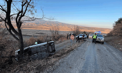 Kastamonu'da araç şarampole devrildi: 2 yaralı