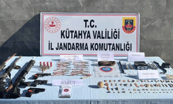 Kütahya'da jandarma ekipleri tarihi eser ve patlayıcı madde ele geçirdi