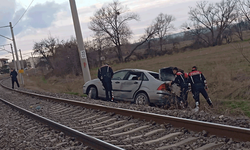 Kütahya'da trafik ekiplerinden kaçan sürücü kaza yaptı