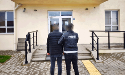 Afyon'da 11 yıl hapis cezası bulunan zehir taciri polisten kaçamadı
