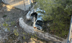 Antalya'da yoldan çıkan otomobil dereye uçtu: 1 ölü