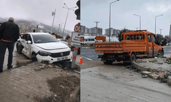 Elazığ'da trafik kazası: Kamyonet ile otomobil çarpıştı! 5 yaralı