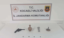 Kocaeli'nde bir otomobilde yapılan arama sonucunda tarihi eser ele geçirildi