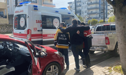 Antalya'da sert zemine düşen motokurye yaralandı