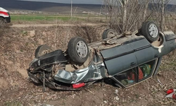 Konya'da takla atan aracın altında kalan sürücü yaralı kurtuldu