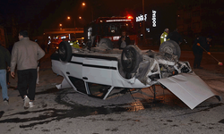 Samsun'da lastiği patlayan otomobil takla attı: Sürücü hurdaya dönen araçtan sağ çıktı