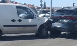 Tekirdağ'da hafif ticari araçla otomobil çarpıştı: 3 yaralı