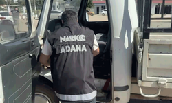 Adana’da narkotik operasyonu: Koltuk altına gizlenen zehir ele geçirildi