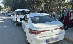 Adıyaman'da kontrolden çıkan otomobil park halindeki araçlara çarptı