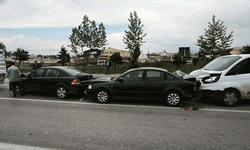 Afyon'da 4 araç birbirine girdi