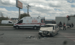 Afyon'da iki otomobil çarpıştı: Yaralılar var