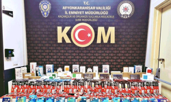 Afyon'da kaçak telefon parçaları ele geçirildi
