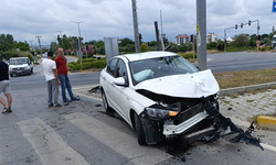 Antalya'da çarpışan araçlar hurdaya döndü: 1 yaralı