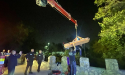 Antalya’da  köprüden beton zemine düştü, vinçle kurtarıldı