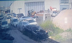Antalya’da kurtarıcıdan inerken halatı kopan forklift, park halindeki otomobile çarptı