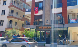 Antalya'da uyuyor sandığı oğlunu yatakta ölü buldu