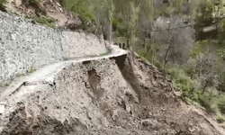 Artvin'de yol yapımı esnasında heyelan meydana geldi