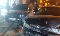 Bartın'da çevirmeden kaçan araç kaza yaptı