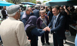 Başkan Dökmeci halk pazarında vatandaşlarla buluştu