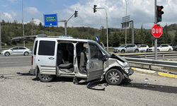 Bolu'da hafif ticari araç ile otomobil çarpıştı: Yaralılar var
